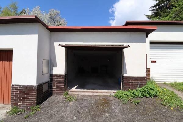 Garáž, O.V., 28m2, Desná - ul. Zásnubní - Realitní poradce. Tipy a rady, když prodáváte nemovitost. Realitní makléř. Profesi