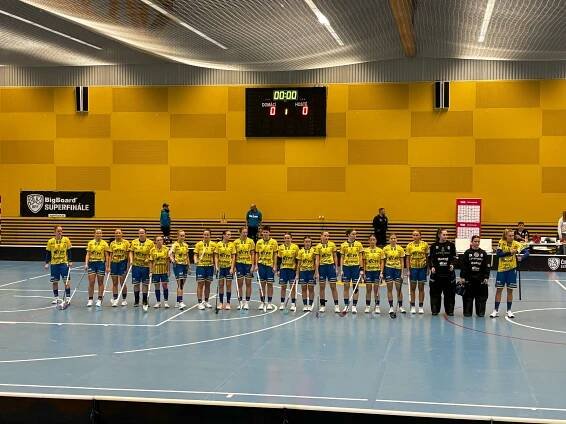 Soubor:FBC Ostrava women's floorball team 2024.jpg – Wikipedie