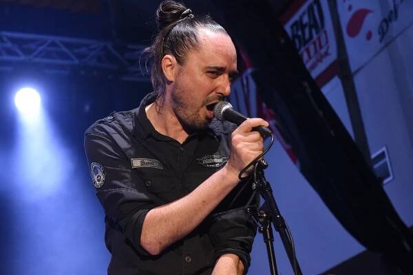 Především kapela Komunál bavila diváky perfektní rockovou show