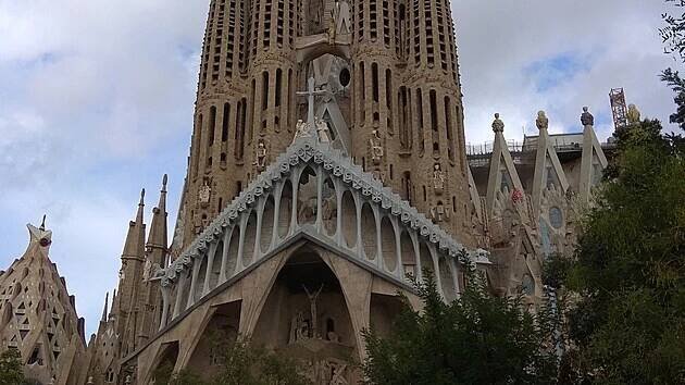 Fascinující Gaudího katedrála Sagrada Familia v Barceloně