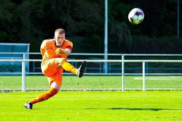 FORTUNA divize A, 25. kolo: FC Rokycany - SK SENCO Doubravka (na snímku fotbalisté ve žlutých dresech) 0:1.