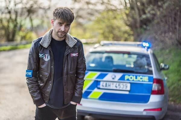 Marek Lambora: Mít za pasem zbraň a moci říct větu »Kapitán Karas, kriminální policie« je docela adrenalin