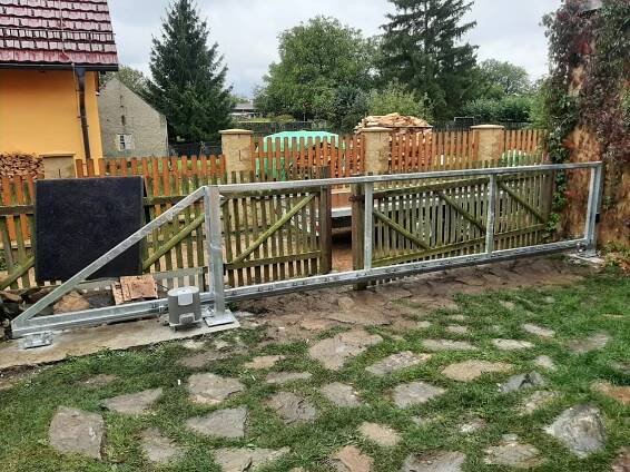 Vjezdové brány které Vám usnadní návrat domů.