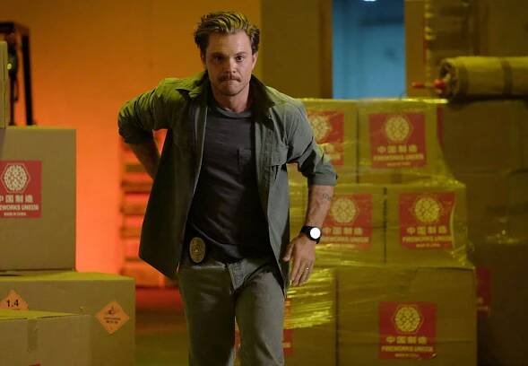 Smrtonosná zbraň - Jako ryba a stejk - Z filmu - Clayne Crawford