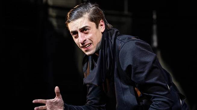 RECENZE: Hamlet jako nekonečný proud otázek - Novinky