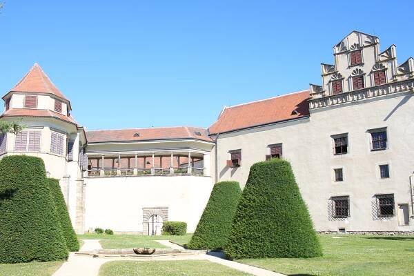 Na zámku v Telči se natáčela nejedna česká pohádka. K nejslavnějším patří Pyšná princezna | Střední Čechy