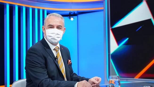 Středula: Řítíme se proti zdi a smějeme se, zasáhnout musí Miloš Zeman