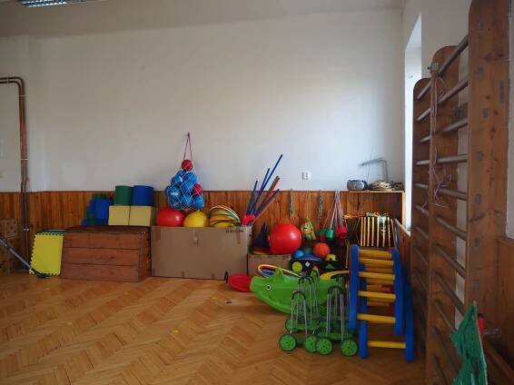 Tělocvična s nářadím a hračkami