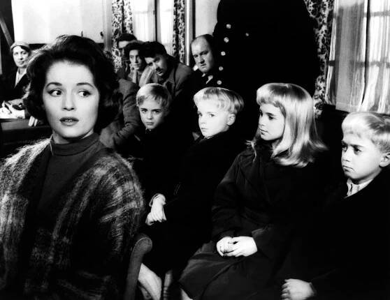 VILLAGE OF THE DAMNED, Barbara Shelley (foreground left); children: Martin Stephens (third from right), June Cowell (second from right), 1960 VODA 016P(39611)