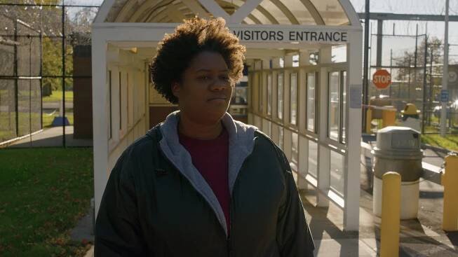 Orange Is the New Black - Zaseknout se ve výtahu - Z filmu - Adrienne C. Moore