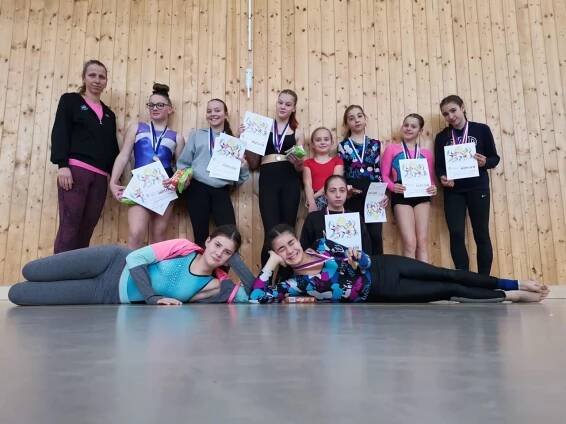 GYMNASTIKA - Oficiální stránky 2. ZŠ Dobříš