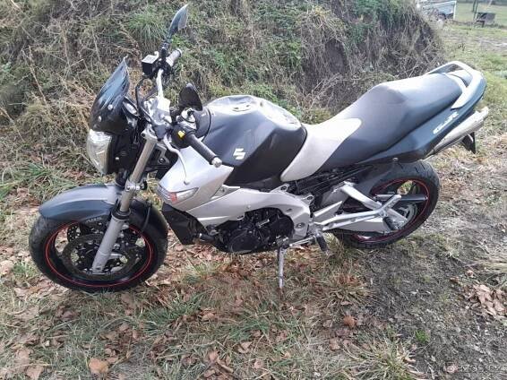Suzuki gsr 600