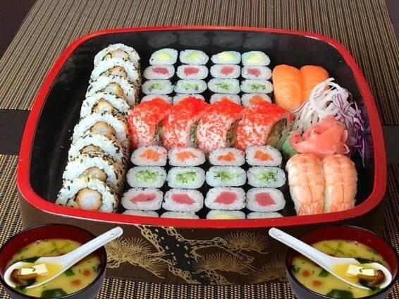 Sety s 24–72 ks sushi, miso polévkami či závitky | Slevomat.cz