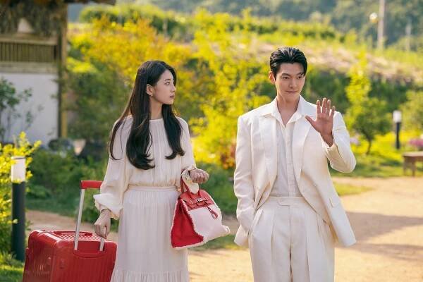 Bae Suzy as Ka-young and Kim Woo-bin as Jinn