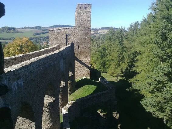 Hrad Velhartice - akce, otevírací doba, vstupné, ubytování, foto, prohlídky, počasí