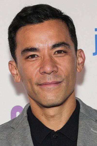 Conrad Ricamora herec