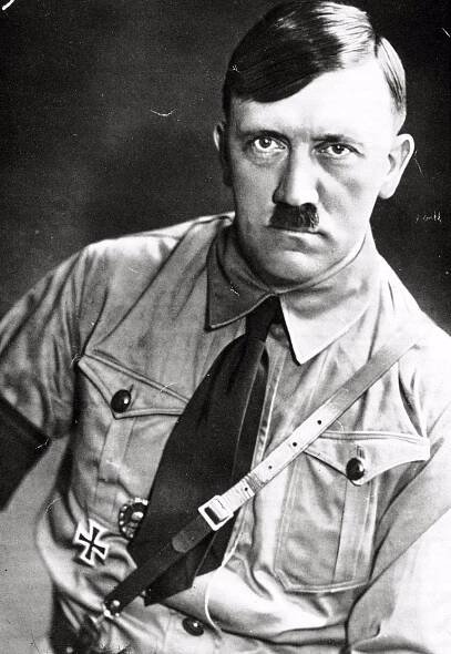FOTO: Adolf Hitler. Společně se Zdenkem Troškou asi nejděsivější bytost, jejíž narozeniny se každoročně v našem tisku připomínají, ačkoli by podle mnohých možná nemusely. – stránka 44