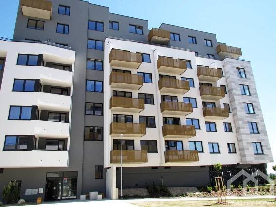 Pronájem bytu 2+kk 58m2 s balkonem a garážovým stáním v 5.NP novostavby z roku 2020, Praha 10 | Reality Fond s.r.o.