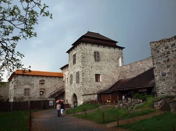 Kunětická Hora, hrad