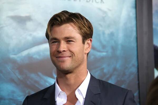 Chris Hemsworth zavtipkoval o údajném románku mezi svým bratrem a Miley Cyrus