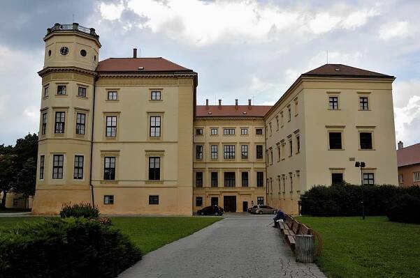 Strážnice (zámek)