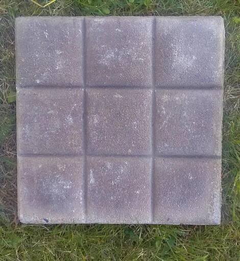 Dlažba 30x30 cm, betonová, zbytek ze stavby