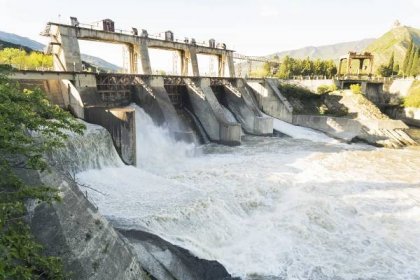 obnovení vody ve vodní elektrárně na řece - watts los angeles - stock snímky, obrázky a fotky