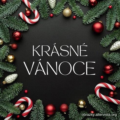 Vánoční věnec z jehličí, ozdobený baňkami a cukrovými hůlkami.