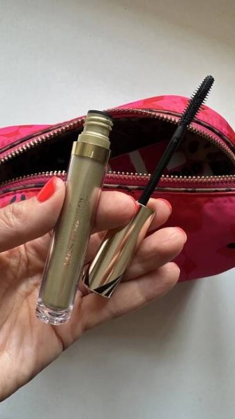 I'm A Beauty Editor & I Always Come Back To This £13 Mascara - The Handbook