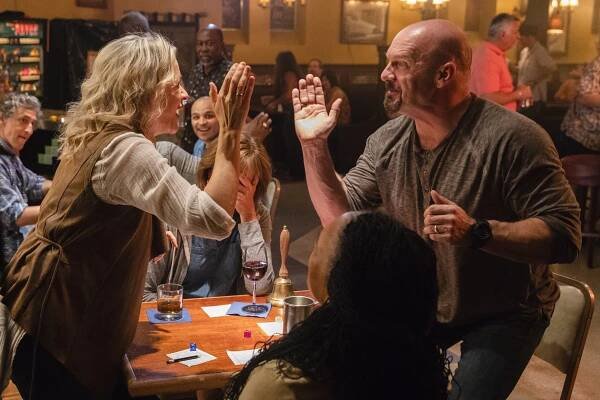 Lodge 49 - As Above, So Below - Z filmu - Linda Emond, Eric Allan Kramer