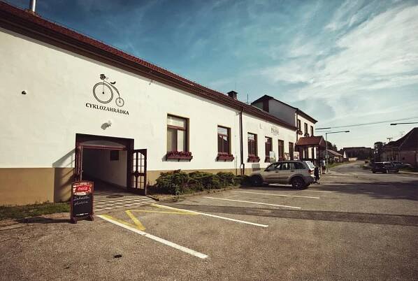 Restaurace a Penzion Praha, Dolní Dunajovice | Hotel.cz
