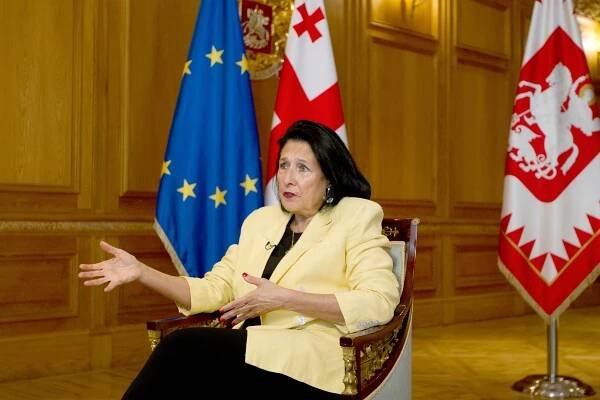 Gruzínská prezidentka vetovala „ruský zákon“. Parlament ji může pohodlně přehlasovat