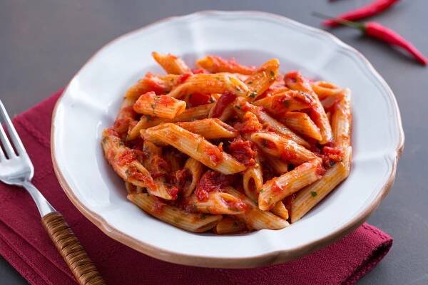 Těstoviny penne all arrabiata | TisiceReceptu.cz