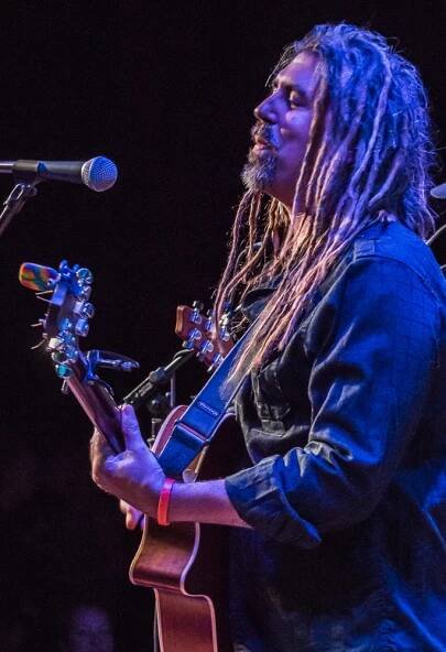» Tony Roberts – Four Chords and the Truth