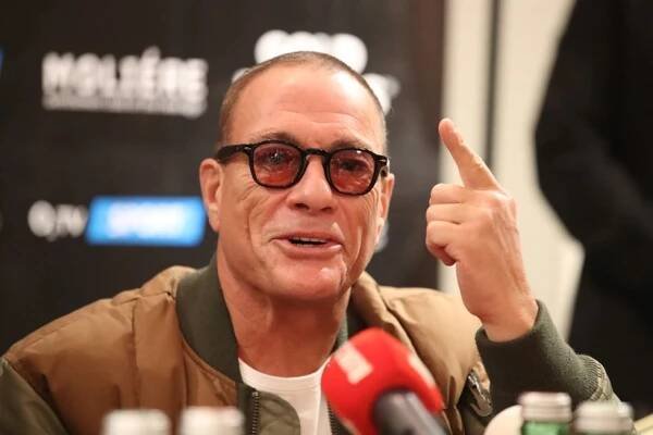 Jean-Claude Van Damme (63) v Praze: Úsměvy, podpisy a nadšení z obrazu!