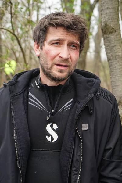 Herec Marek Němec při natáčení scény.