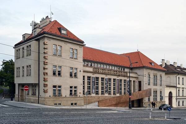 Technická minulost se setkává s uměleckou budoucností
