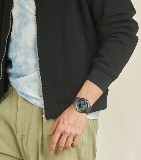 GM-2100B-3AER_OR02_wristshot_web_1650965570