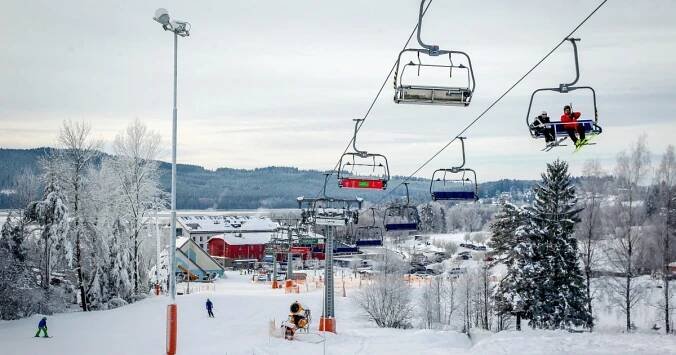 Skiareál Lipno plánuje další sjezdovky a lanovou dráhu. Ekologické spolky proti výstavbě protestují