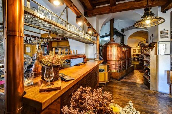 Vstup do restaurace a pivovaru Černý orel