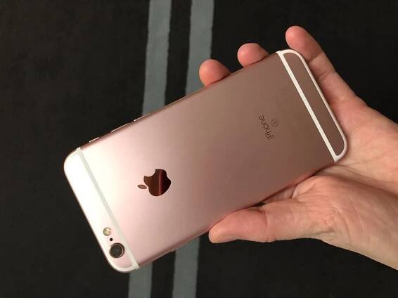 Prodám Prodám plně funkční IPhone 6s rose gold za 4 300 CZK - 2/2019 - Apple Bazar