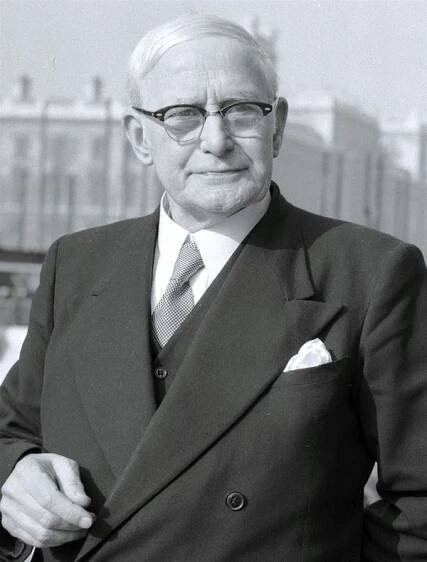 Stephen Owen Davies | Politické procesy