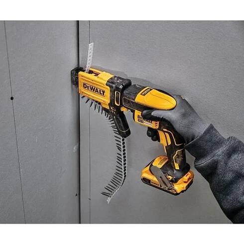 DCF620D2K Bezuhlíkový šroubovák na sádrokarton XR 18 V Li-Ion 2x2,0Ah - DeWALT