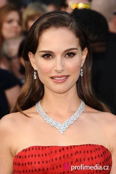 Natalie Portman - celebrity účes - HappyHair