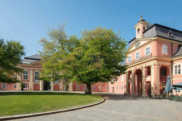 Amazing wedding location | Chateau Dobris