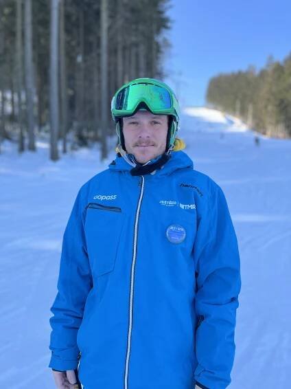 Při lyžování je potřeba pochopit, co se přitom v těle odehrává, říká Michal Novák, šéfinstruktor Ještěd Ski School