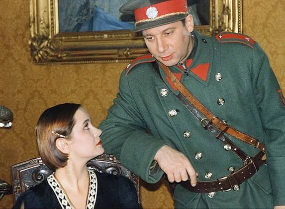 Tomás Töpfer and Kamila Sedlárová in Četnické humoresky (1997)