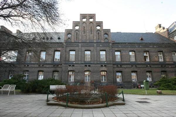 Apolinář slaví 150 let: V porodnici přišlo na svět 660 tisíc dětí! VFN vypíše soutěž na její dostavbu