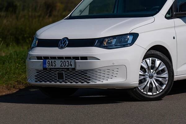 Nafta s manuálem, sedm míst a obrovský kufr: Schopného všeuměla VW Caddy Maxi sráží cena
