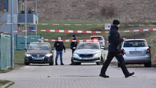 Útok sekerou v Praze. Žena má zraněnou hlavu, pachatele hledal vrtulník